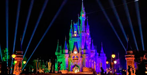 El Castillo de Cenicienta se iluminó con los colores de Orlando y Portland