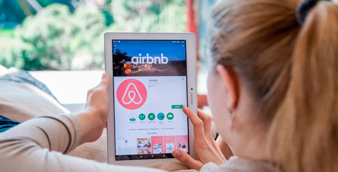 Graves filtraciones de datos privados en Airbnb