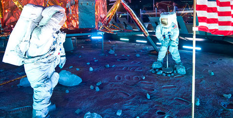 El Kennedy Space Center lleva a los visitantes de regreso a la Luna