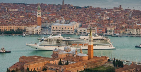 Prohíben los cruceros grandes en Venecia
