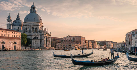 Postergan hasta 2023 la tasa contra el sobreturismo en Venecia
