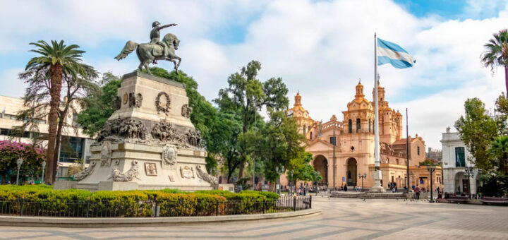 Flybondi reanuda vuelos entre Córdoba y Mendoza  
