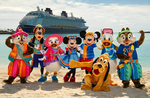 Disney Cruise Line estrena atuendos tropicales en Castaway Cay