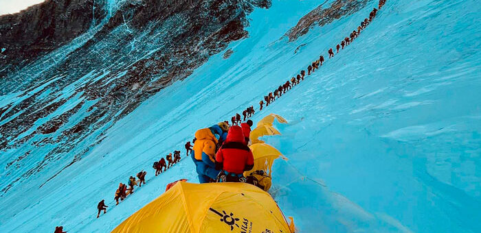 El sobreturismo llegó hasta la cumbre del Everest